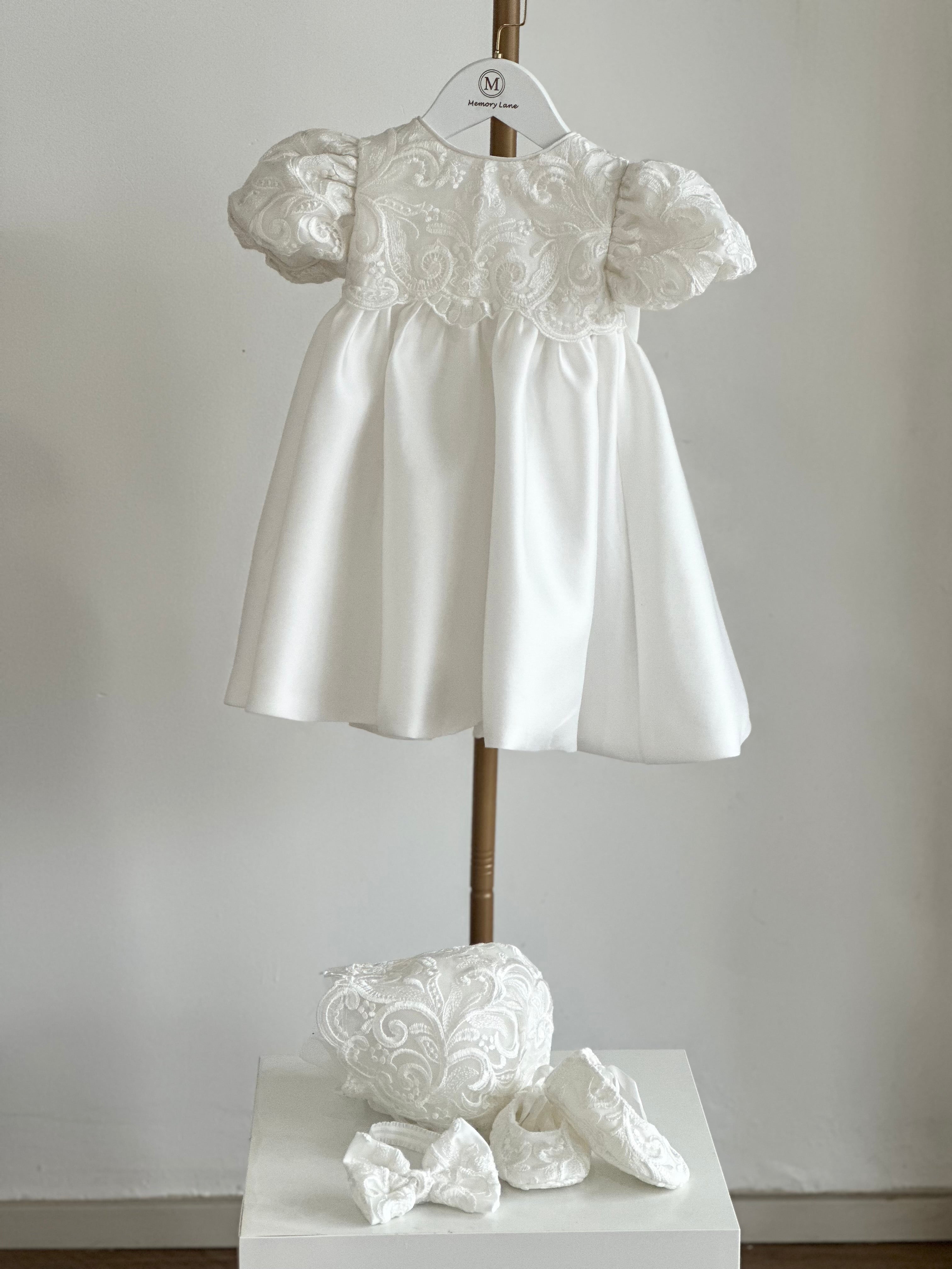 Sofia with Detachable Bow with tails