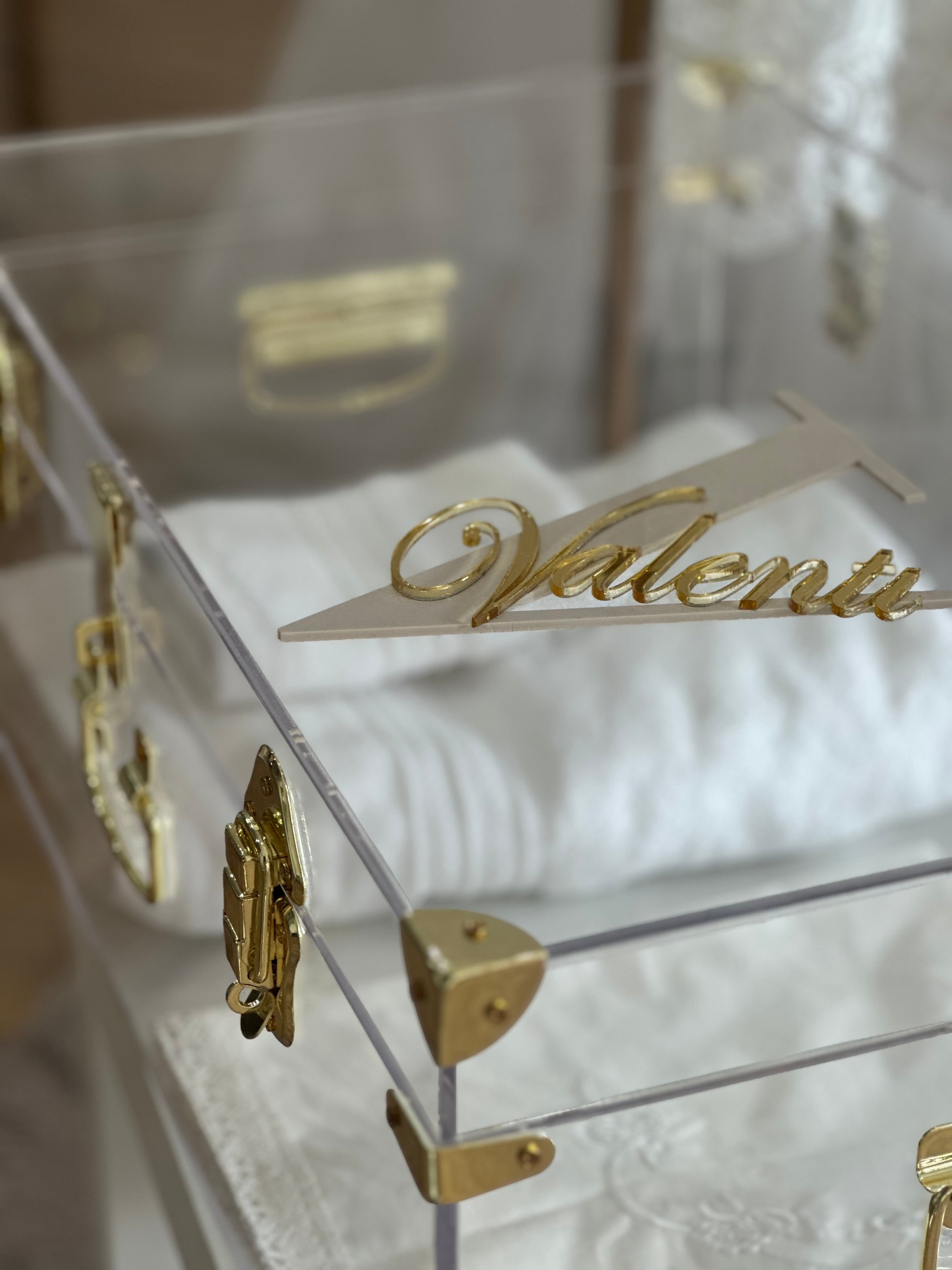 Venti Acrylic Trunk with name plaque